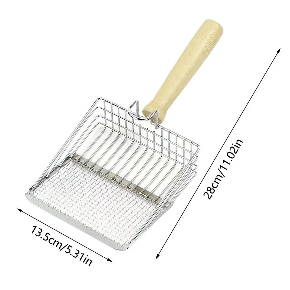 Metal mesh tool with wooden handle and dimensions indicated on a white background