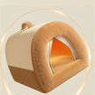 Pet house with text indicating 360-degree sealing and windproof warmth on a beige background